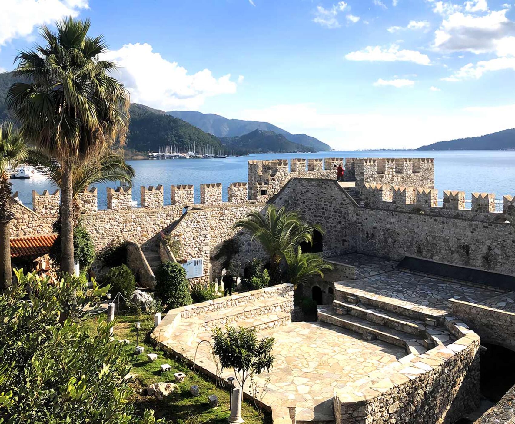 فستیوال غنچه های بادام داتچا