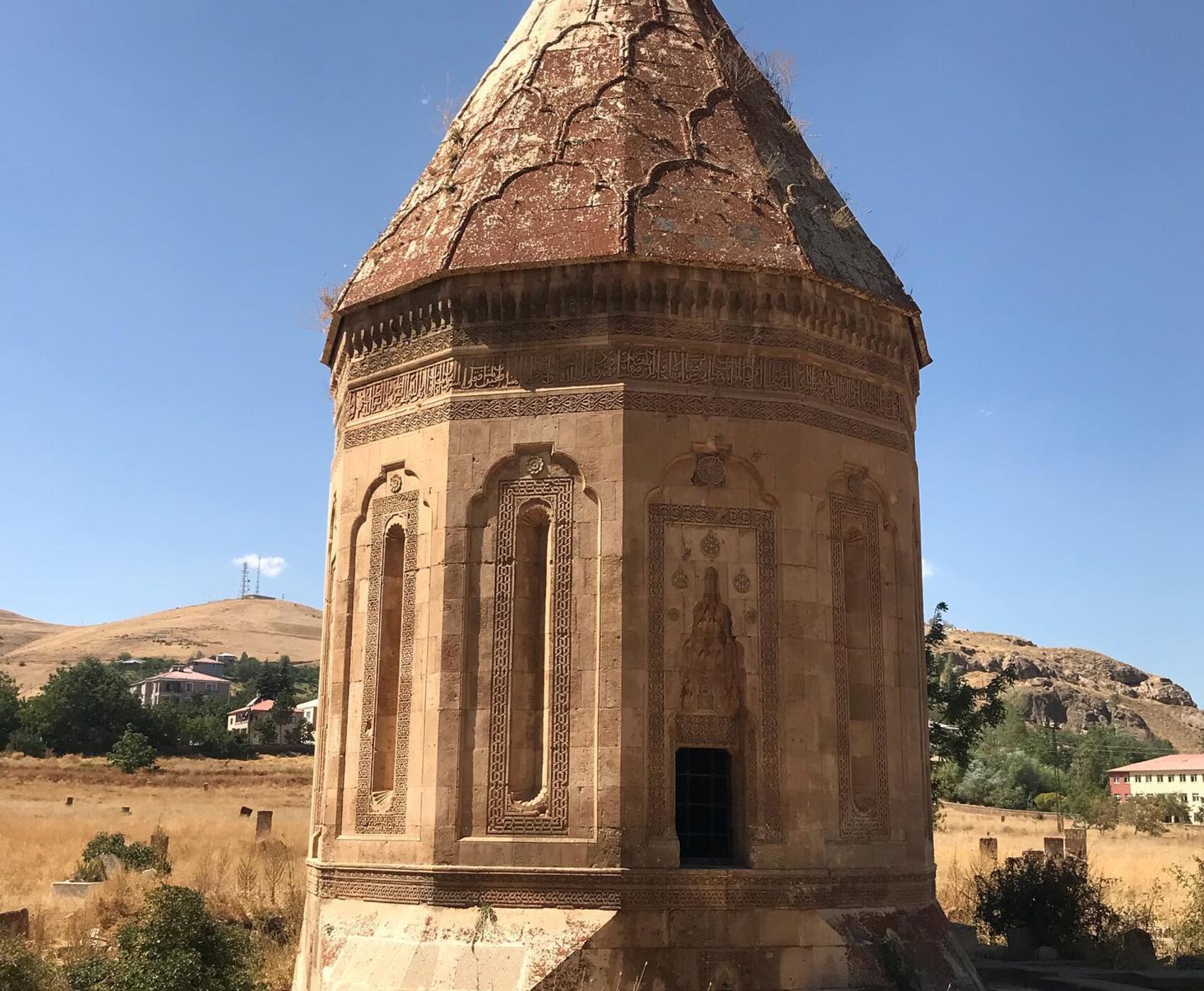 تورهوایی دریای سیاه وان قارص و باتومی هشت شب 