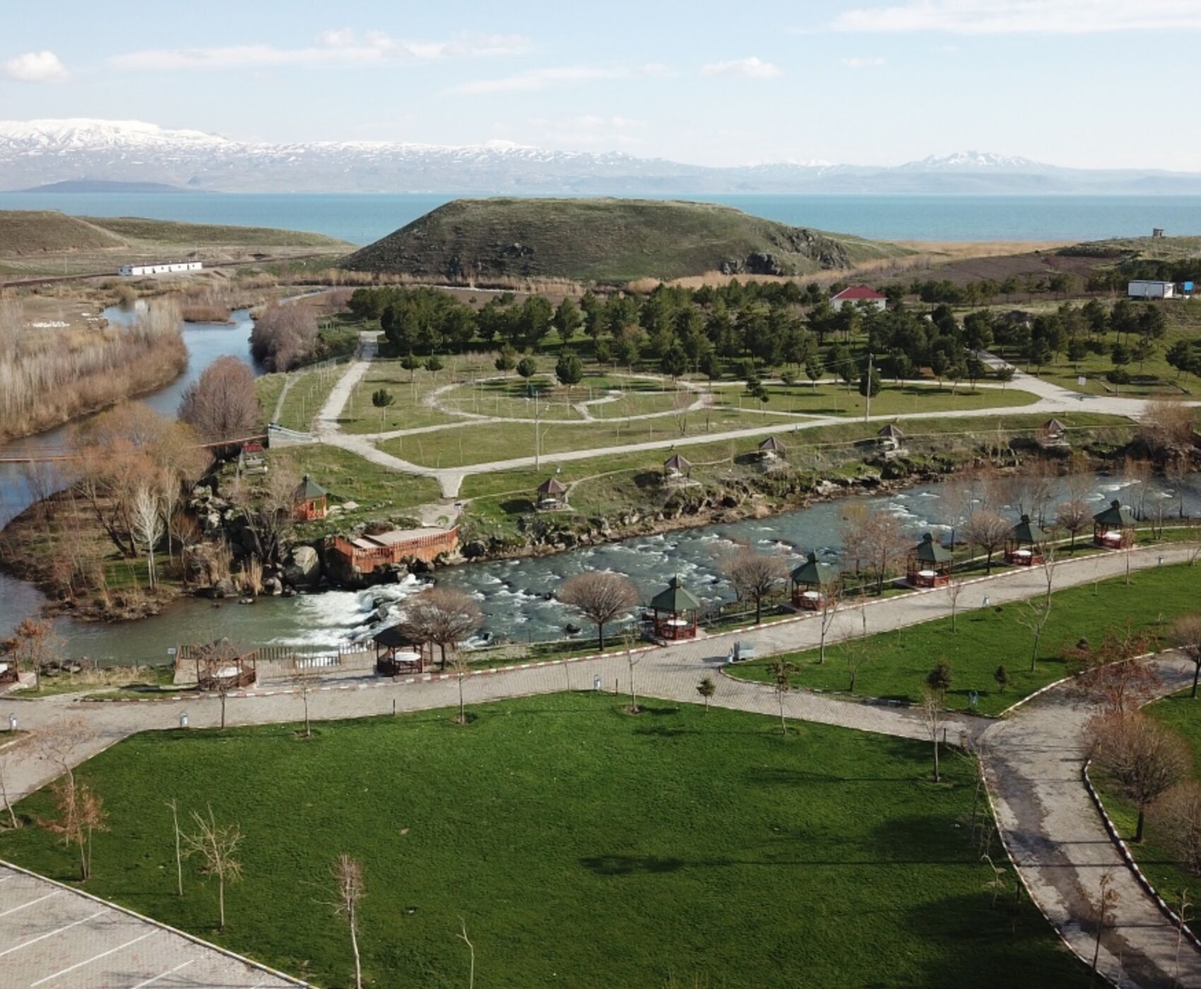 تورهوایی دریای سیاه وان قارص و باتومی هشت شب 