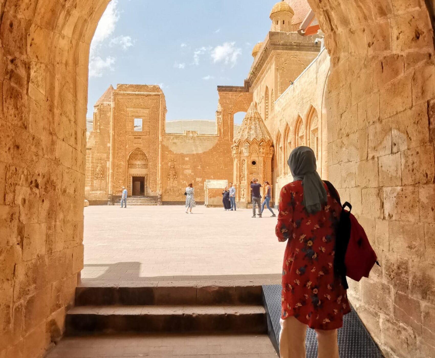 تورهوایی دریای سیاه وان قارص و باتومی هشت شب 