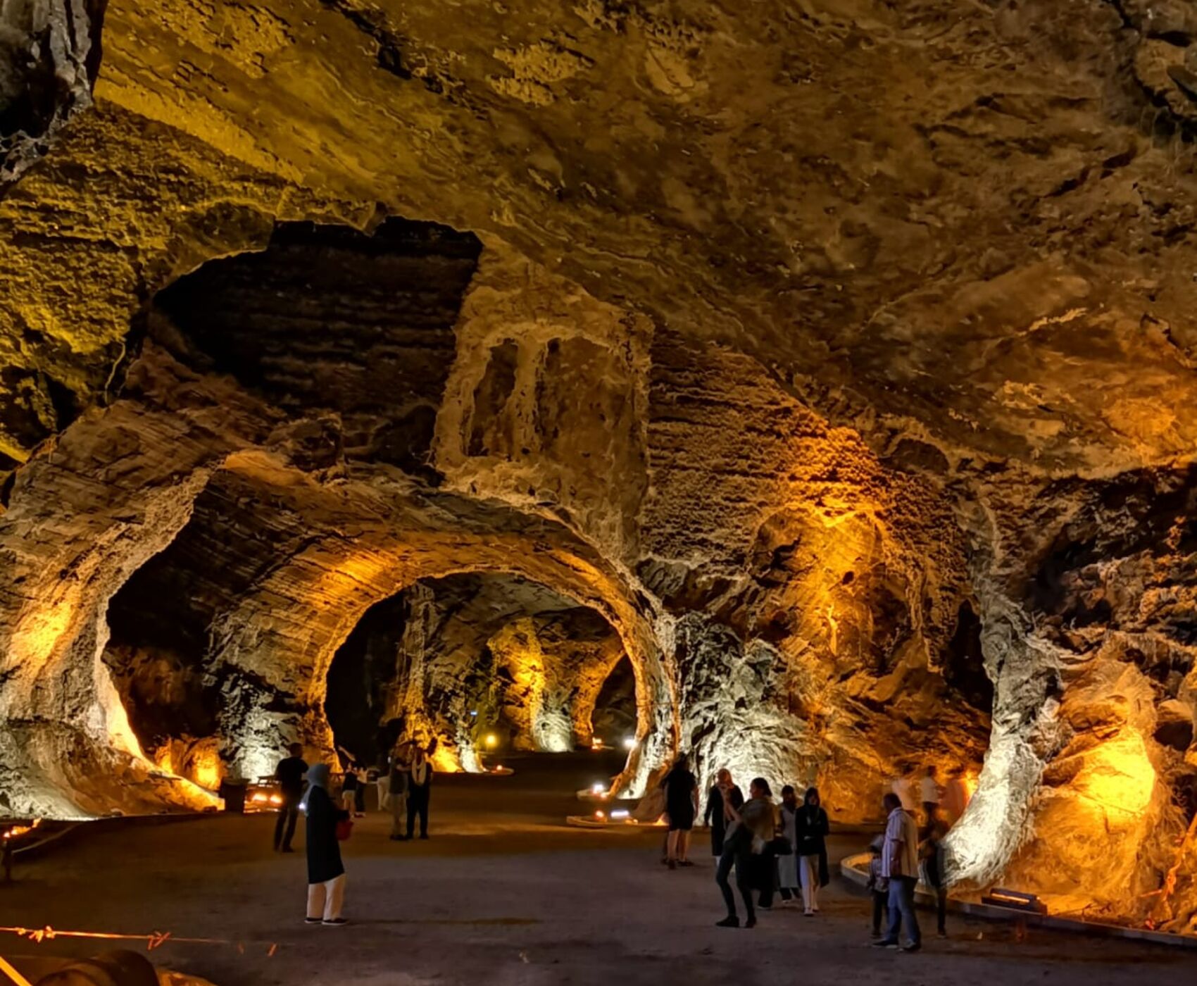 تورهوایی دریای سیاه وان قارص و باتومی هشت شب 