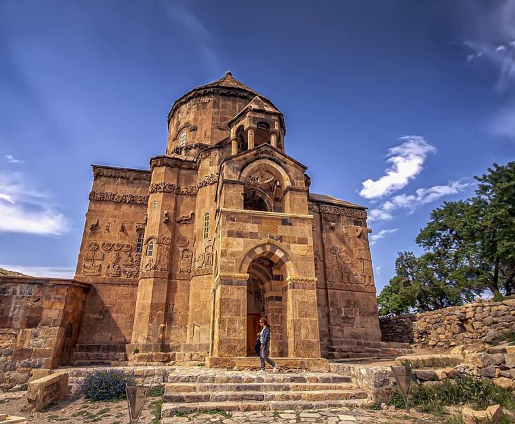 تورهوایی دریای سیاه وان قارص و باتومی هشت شب 