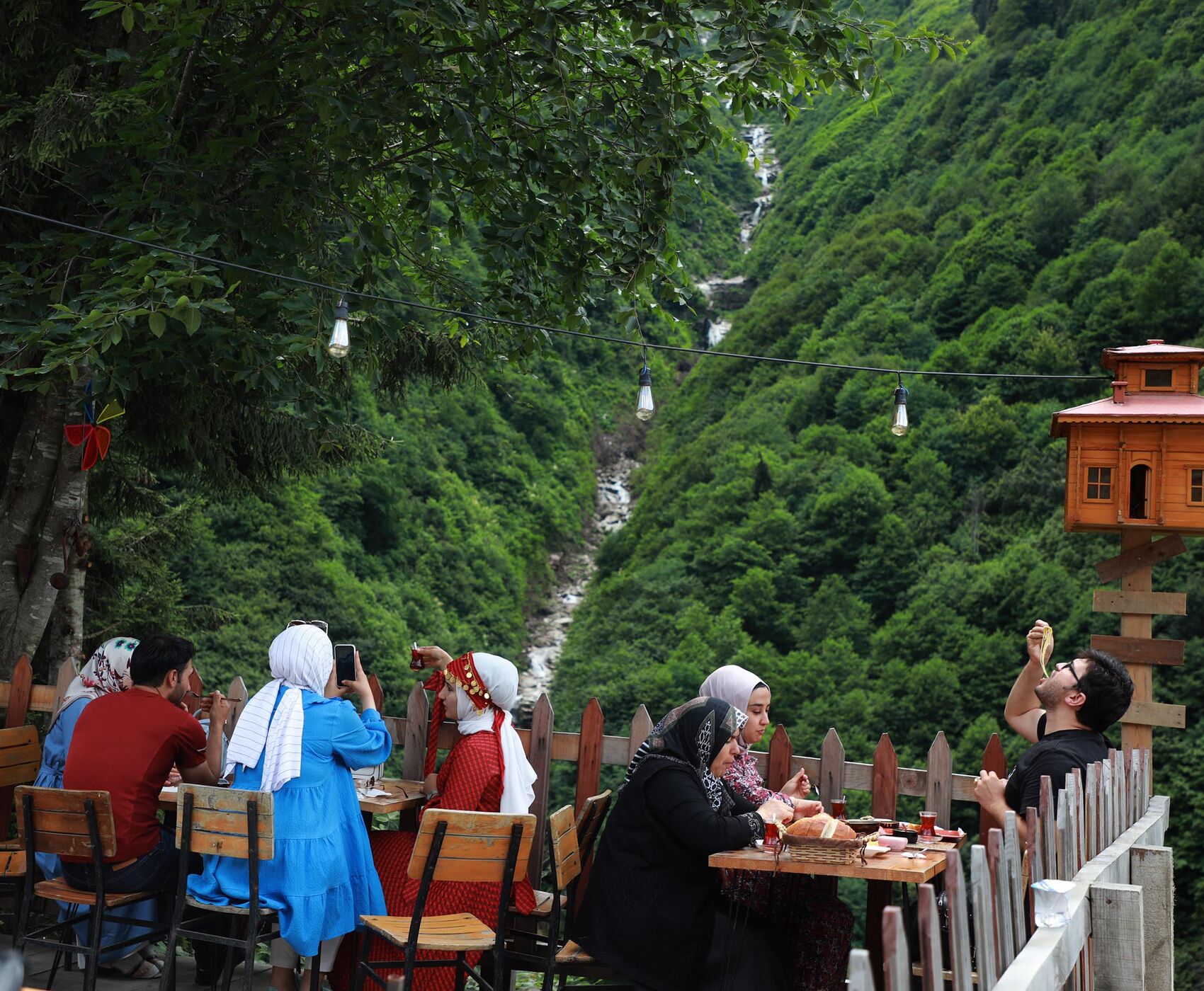 تورهوایی دریای سیاه وان قارص و باتومی هشت شب 