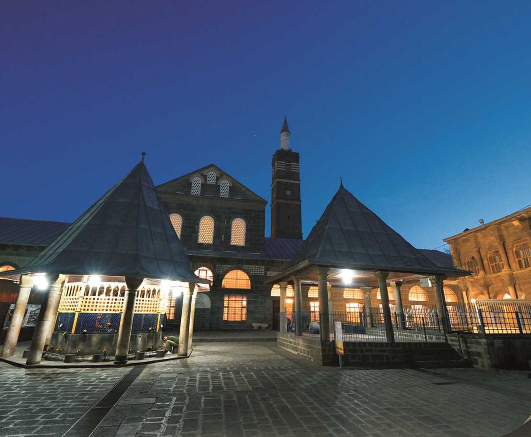 UÇAKLI GAP  İNCİLERİ ( NEMRUT & GÖBEKLİTEPE & MARDİN )