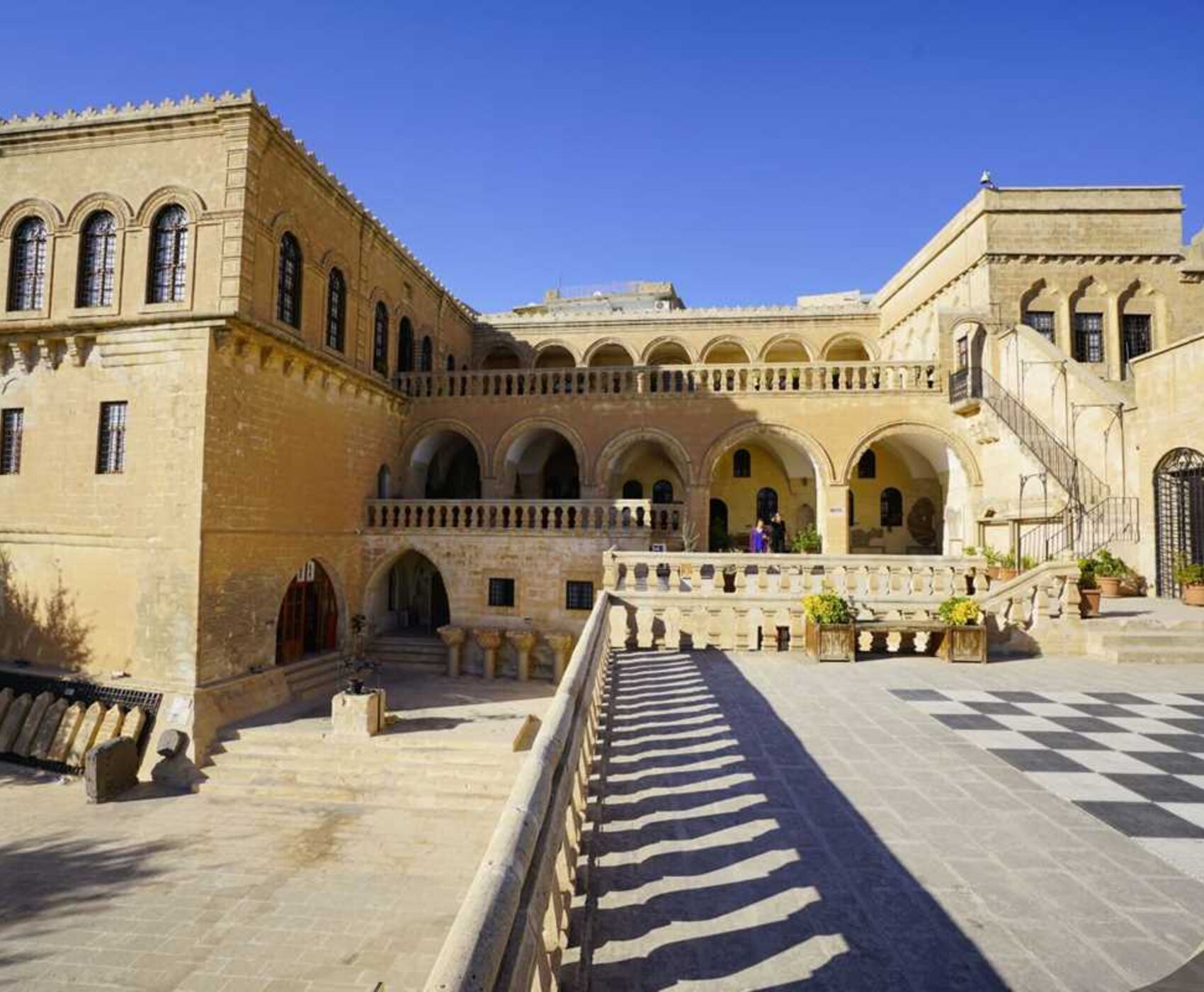 UÇAKLI GAP  İNCİLERİ ( NEMRUT & GÖBEKLİTEPE & MARDİN )