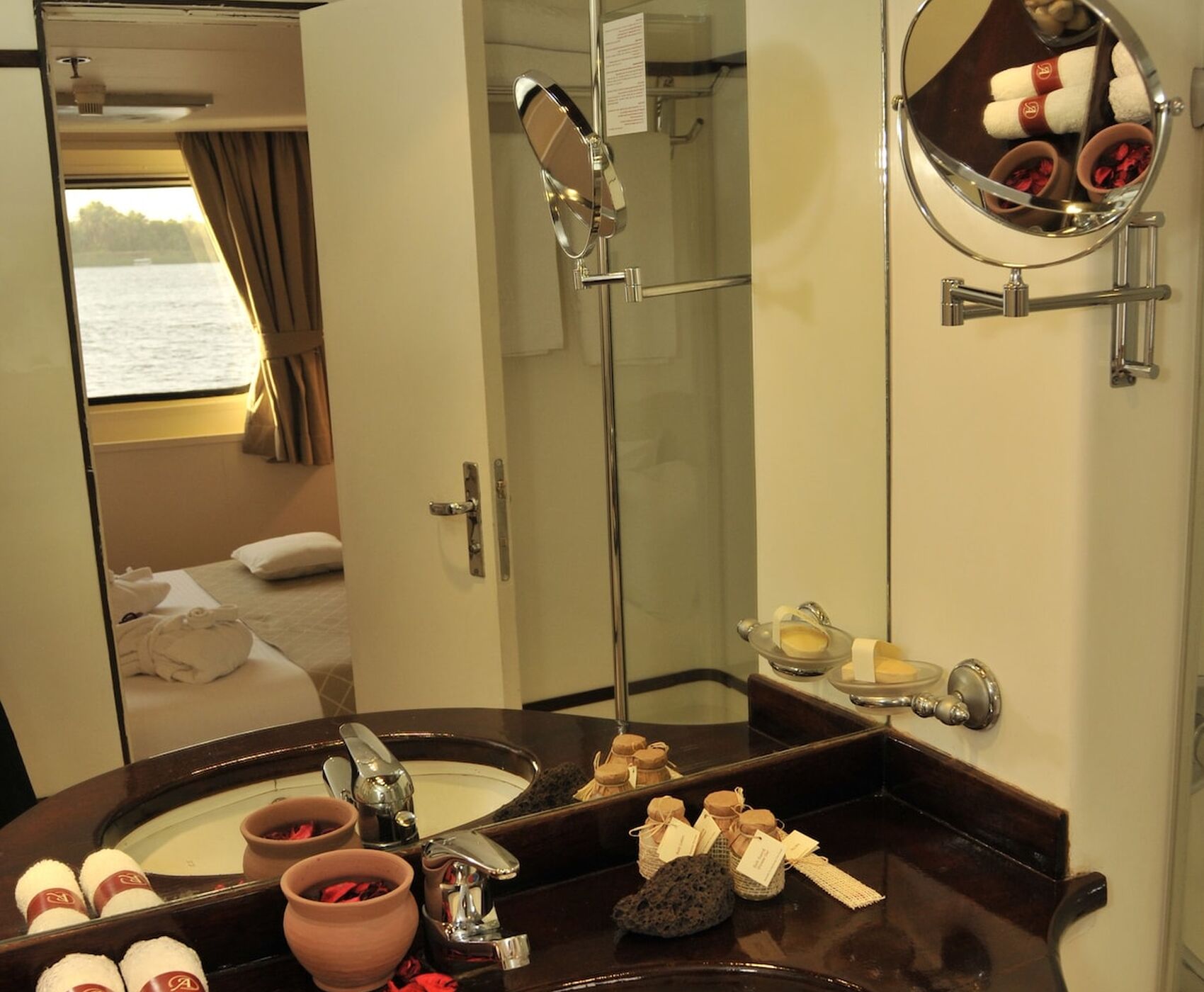 İSTANBUL ÇIKIŞLI NİL CRUİSE GEMİSİ İLE GİZEMLİ MISIR KAHİRE & PİRAMİTLER & ASWAN & LUXOR & TAPINAKLAR & HURGADA